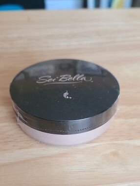 Sei Bella mineral Foundation  Powder-medium Shade
